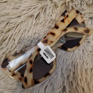 Free People Accessories - Free People Extreme Cat eye sunglasses Free People Accessories - Free People Extreme Cat eye sunglasses